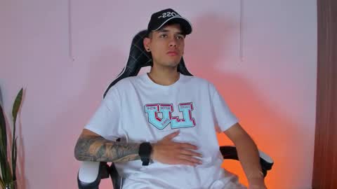 Snapshot of nickyblazze_ chatting on October 10, 12:10 pm Nicky online show from October 10, 12:10 pm