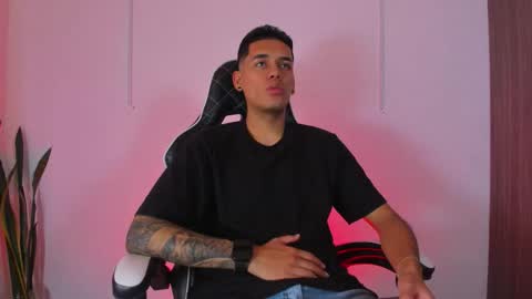 Snapshot of nickyblazze_ chatting on September 30, 8:12 pm Nicky online show from September 30, 8:12 pm