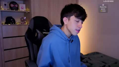 Nicolas online show from April 14, 1:17 am