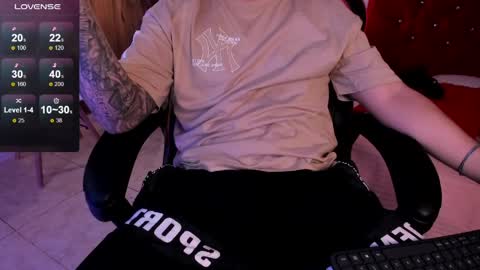 nicolas_james_sc online show from April 7, 5:46 pm