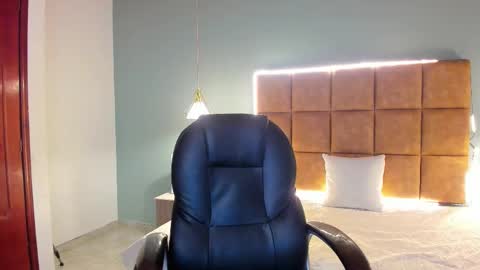 nicolasferrer18 online show from November 7, 7:39 pm