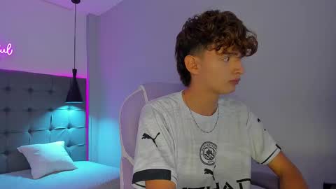 nicolasferrer18 online show from November 25, 7:38 pm