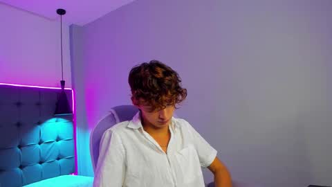 nicolasferrer18 online show from December 22, 7:22 pm