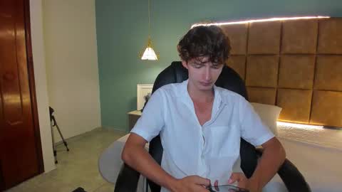 nicolasferrer18 online show from November 10, 7:52 pm