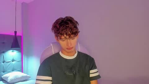 nicolasferrer18 online show from November 28, 7:27 pm