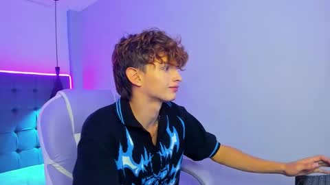 nicolasferrer18 online show from December 21, 12:46 pm