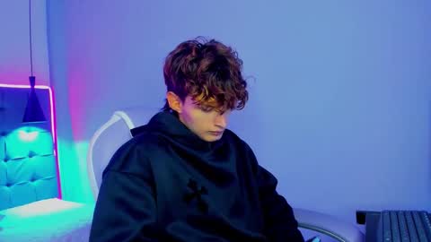 nicolasferrer18 online show from December 18, 7:32 pm