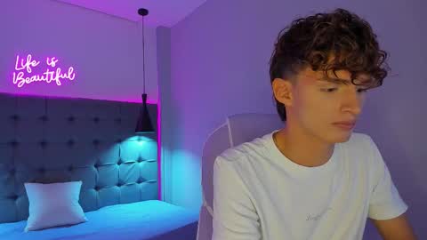 nicolasferrer18 online show from November 24, 7:37 pm