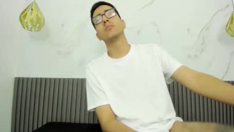 nicolasfine online show from February 3, 11:37 am