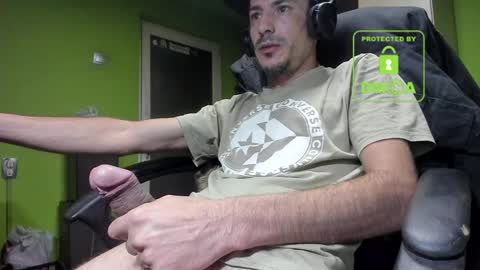 Snapshot of nicolasguy chatting on January 2, 5:35 am L. Nicolas online show from January 2, 5:35 am