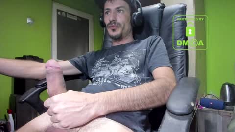 Snapshot of nicolasguy chatting on January 12, 6:17 am L. Nicolas online show from January 12, 6:17 am