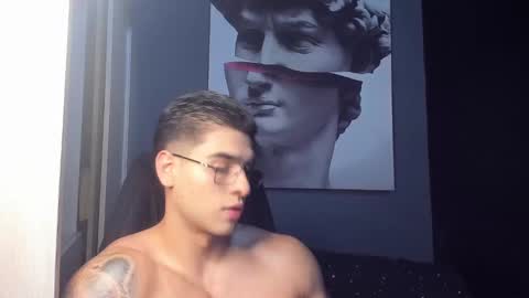 Snapshot of nicolasmuscle chatting on October 2, 10:58 pm Andres online show from October 2, 10:58 pm