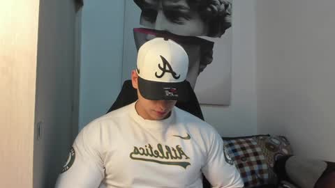 Snapshot of nicolasmuscle chatting on December 6, 12:34 am Andres online show from December 6, 12:34 am