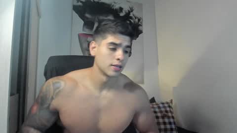 Snapshot of nicolasmuscle chatting on February 4, 6:17 pm Andres online show from February 4, 6:17 pm