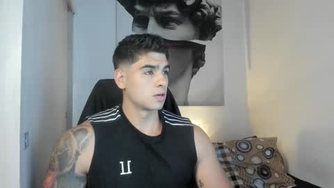 Snapshot of nicolasmuscle chatting on February 9, 10:00 pm Andres online show from February 9, 10:00 pm