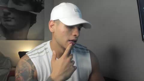 Snapshot of nicolasmuscle chatting on March 9, 11:14 pm Andres online show from March 9, 11:14 pm