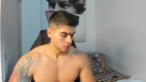Snapshot of nicolasmuscle chatting on January 8, 8:18 pm Andres online show from January 8, 8:18 pm