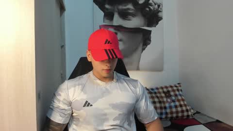 Snapshot of nicolasmuscle chatting on December 31, 10:56 pm Andres online show from December 31, 10:56 pm