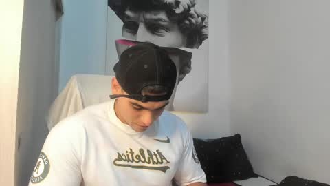Snapshot of nicolasmuscle chatting on March 1, 11:47 pm Andres online show from March 1, 11:47 pm