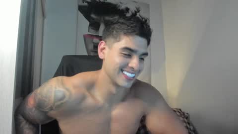 Snapshot of nicolasmuscle chatting on February 6, 3:06 am Andres online show from February 6, 3:06 am