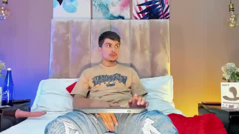 Nicolas Rey online show from November 18, 3:43 am