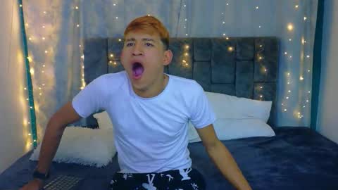 nicolastorres__ online show from April 19, 3:28 am