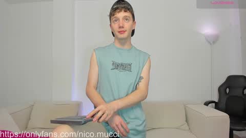 Snapshot of niico_18 chatting on January 11, 6:14 am Nicolas Mucci online show from January 11, 6:14 am