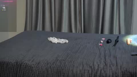 Snapshot of nik_sharp chatting on October 17, 7:29 pm Nik online show from October 17, 7:29 pm