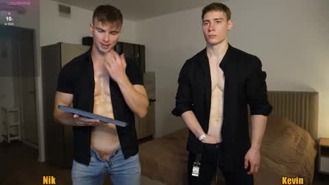 Snapshot of nik_sharp chatting on November 1, 5:28 pm Nik online show from November 1, 5:28 pm