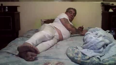 nikibutt19701970 online show from October 20, 10:13 pm