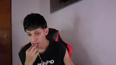 niklaus_wolf online show from May 17, 7:54 pm