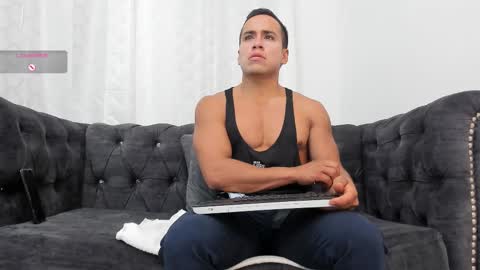 Snapshot of niklause_froid chatting on December 28, 12:14 pm niklause_froid online show from December 28, 12:14 pm
