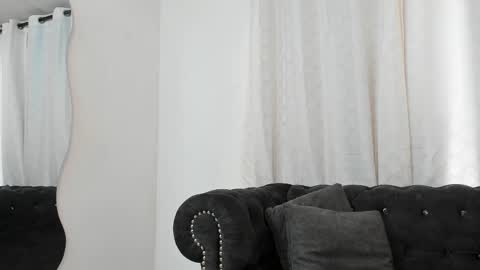 Snapshot of niklause_froid chatting on February 20, 12:25 pm niklause_froid online show from February 20, 12:25 pm