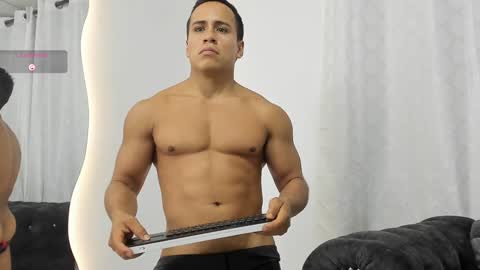 Snapshot of niklause_froid chatting on January 19, 1:21 am niklause_froid online show from January 19, 1:21 am