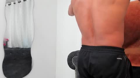 Snapshot of niklause_froid chatting on February 16, 10:10 pm niklause_froid online show from February 16, 10:10 pm