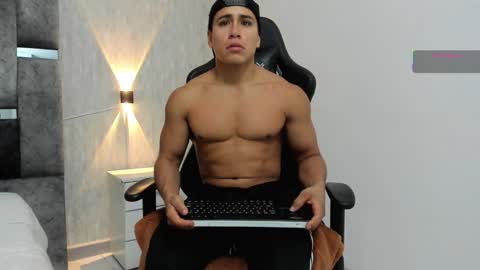 Snapshot of niklause_froid chatting on February 4, 12:22 pm niklause_froid online show from February 4, 12:22 pm