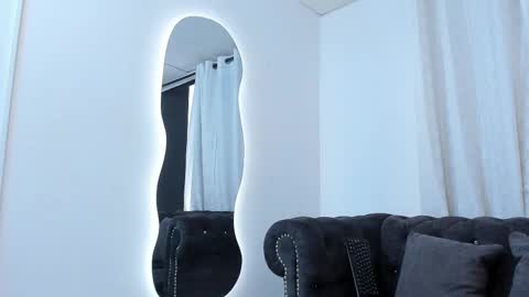 Snapshot of niklause_froid chatting on February 24, 1:10 pm niklause_froid online show from February 24, 1:10 pm