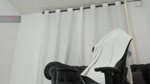 Snapshot of niklause_froid chatting on December 25, 10:59 pm niklause_froid online show from December 25, 10:59 pm