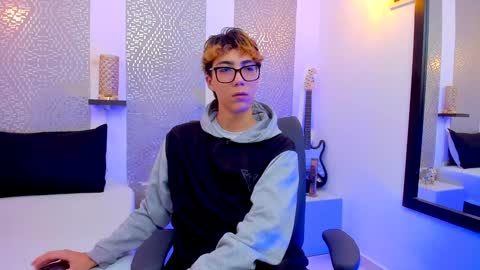Snapshot of nikolay_gregori chatting on January 8, 4:02 am online show from January 8, 4:02 am