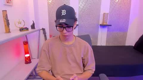 Snapshot of nikolay_gregori chatting on September 28, 4:43 am online show from September 28, 4:43 am