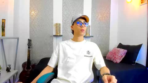 Snapshot of nikolay_gregori chatting on February 16, 4:09 am online show from February 16, 4:09 am