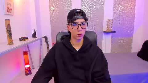 Snapshot of nikolay_gregori chatting on October 6, 4:39 am online show from October 6, 4:39 am