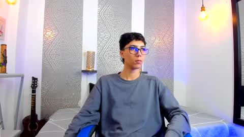 Snapshot of nikolay_gregori chatting on February 4, 3:54 am online show from February 4, 3:54 am