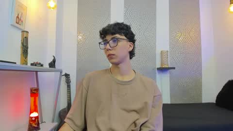 Snapshot of nikolay_gregori chatting on September 18, 4:14 am online show from September 18, 4:14 am