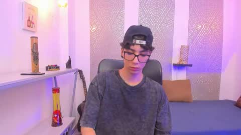 Snapshot of nikolay_gregori chatting on October 14, 4:19 am online show from October 14, 4:19 am
