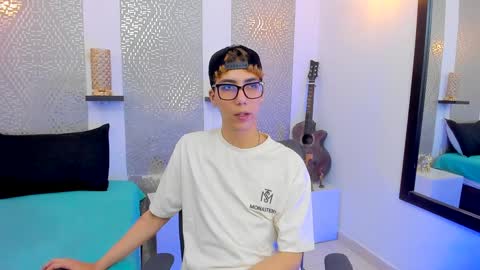 Snapshot of nikolay_gregori chatting on December 14, 5:29 am online show from December 14, 5:29 am