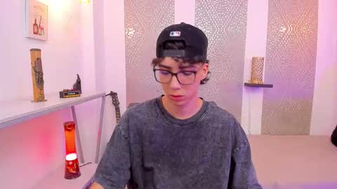 Snapshot of nikolay_gregori chatting on September 29, 4:44 am online show from September 29, 4:44 am