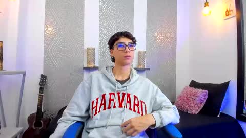 Snapshot of nikolay_gregori chatting on February 28, 3:48 am online show from February 28, 3:48 am