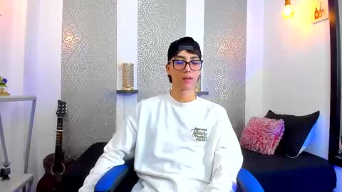 Snapshot of nikolay_gregori chatting on February 20, 4:18 am online show from February 20, 4:18 am
