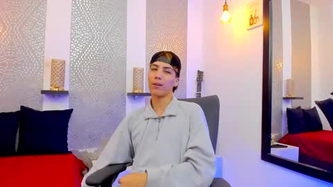 Snapshot of nikolay_gregori chatting on December 3, 4:24 am online show from December 3, 4:24 am